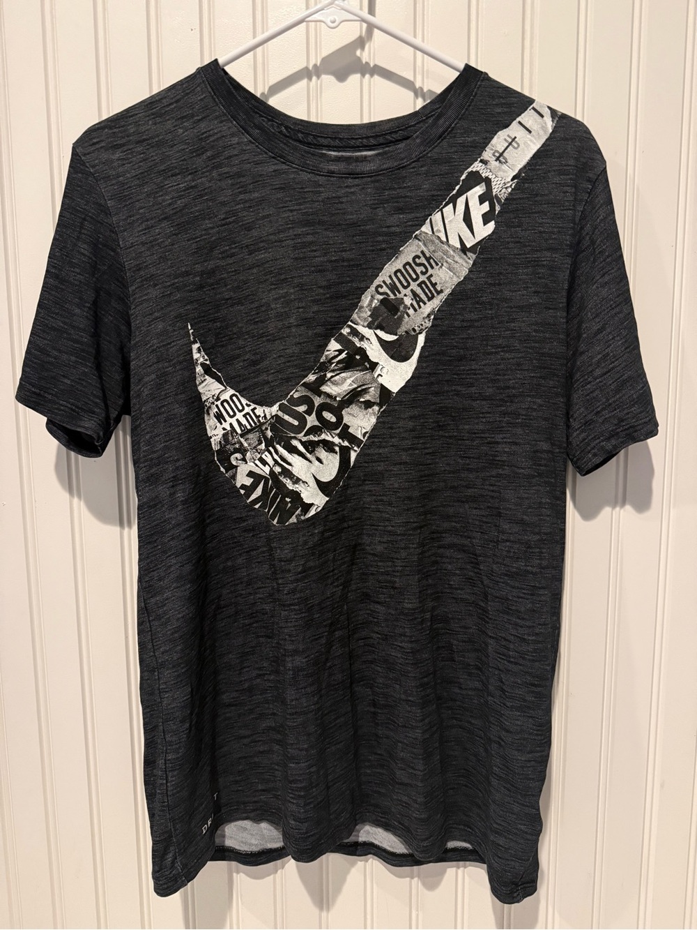 Nike Men's Dark Charcoal Graphic Swoosh Tee